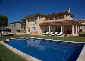 Welcome home. Willkommen. Bienvenidos